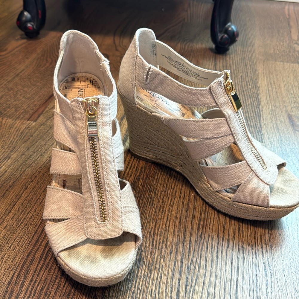 Merona Cream Color Zip Up Wedges Size 8